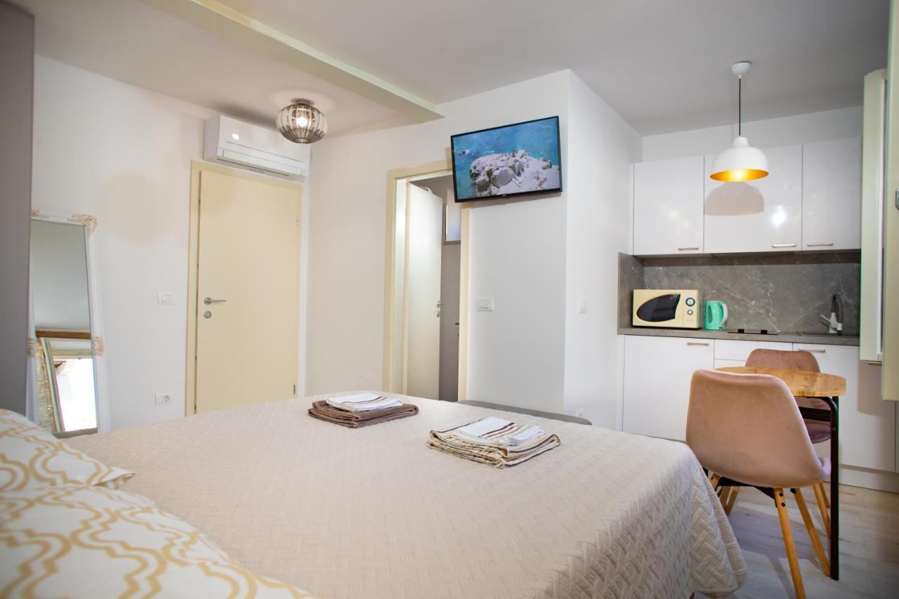 Apartments And Rooms Luan Rovinj Exterior photo